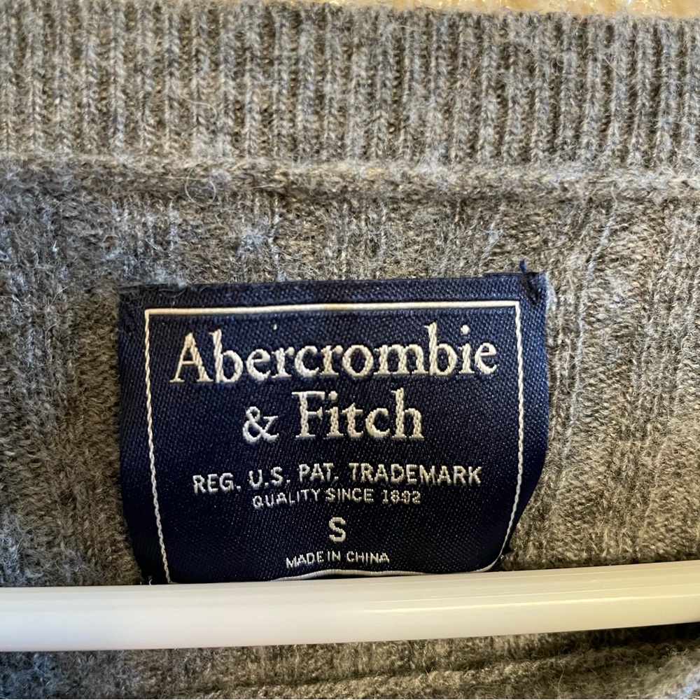 Abercrombie & Fitch Sweater - Picture 3 of 4